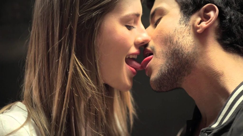 Comment embrasser avec la langue